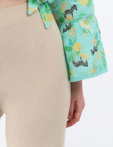 Pantaloni Bershka, crem
