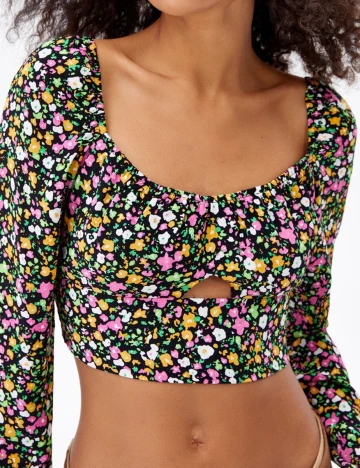 Top Bershka, negru floral