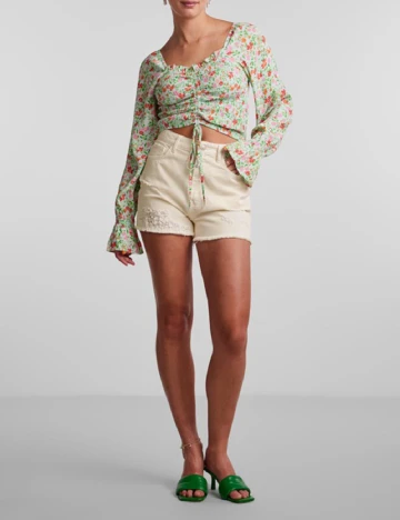 Pantaloni scurti Pieces, crem Crem
