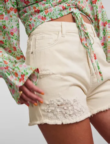 Pantaloni scurti Pieces, crem Crem