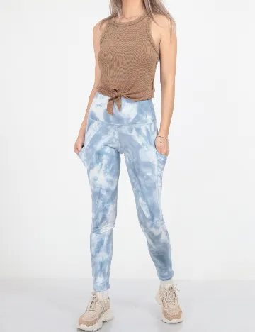 Maiou Aerie, maro