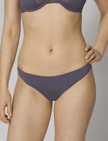 Chilot Tanga Triumph, mov Mov
