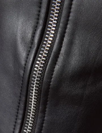 Top Bershka, negru