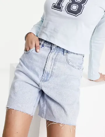 Pantaloni scurti Stradivarius, albastru deschis Albastru