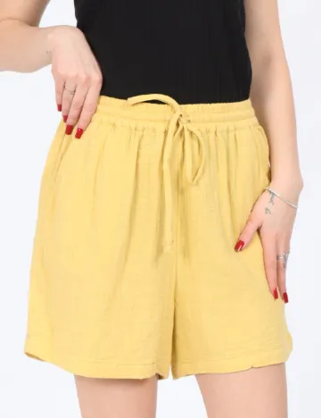 Pantaloni scurti Only, galben Galben