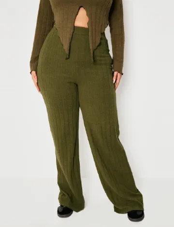 Pantaloni PRETTYLITTLETHING Plus Size, verde