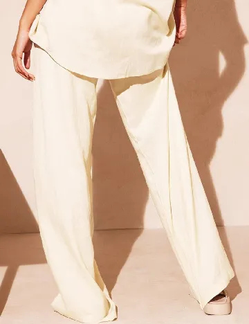 Pantaloni PRETTYLITTLETHING, crem