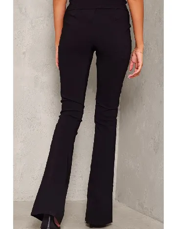 Pantaloni PRETTYLITTLETHING, negru Negru