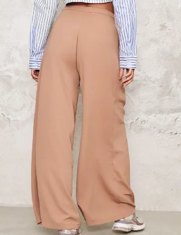 Pantaloni PRETTYLITTLETHING, maro