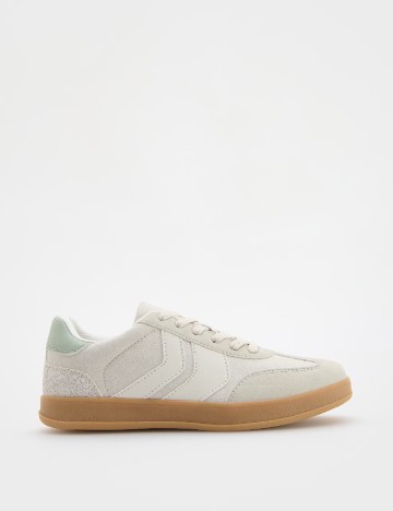Adidasi Reserved, crem