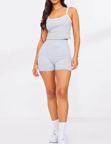 Pantaloni scurti PRETTYLITTLETHING, gri