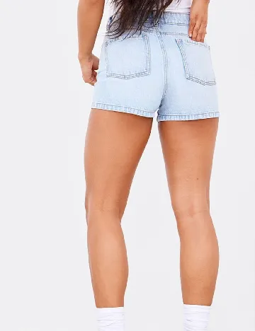 Pantaloni scurti PRETTYLITTLETHING, albastru