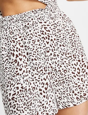 Pantaloni scurti Miss Selfridge, alb/maro