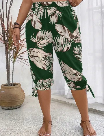 Pantaloni scurti SHEIN CURVE, verde Verde