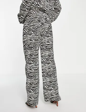 Pantaloni Kaiia, alb/negru Negru