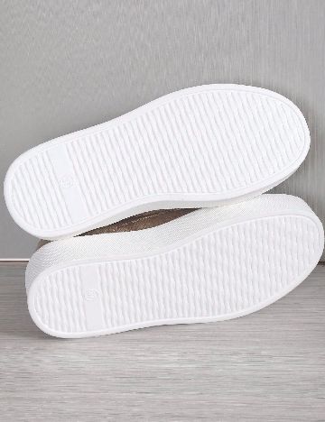 Adidasi SHEIN, maro