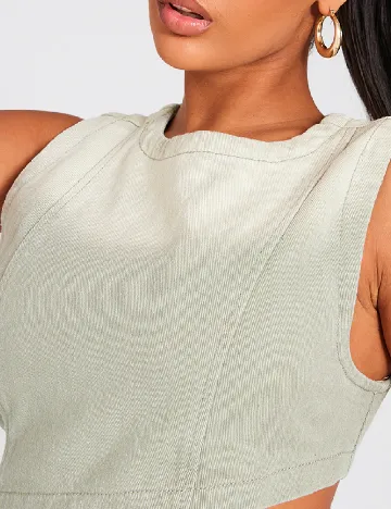 Top PRETTYLITTLETHING, verde
