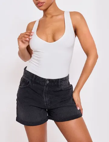 Pantaloni scurti PRETTYLITTLETHING, negru