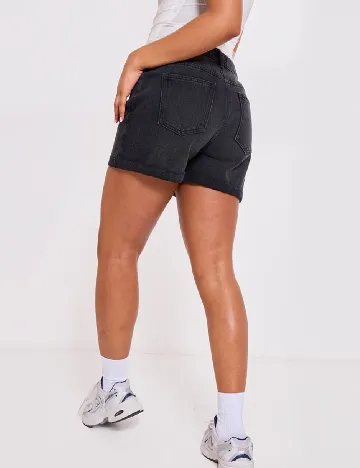 Pantaloni scurti PRETTYLITTLETHING, negru