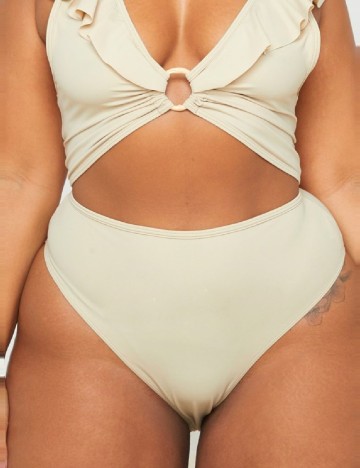 Costum de baie PRETTYLITTLETHING Plus Size, crem