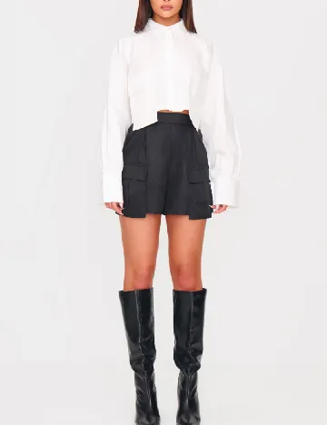 Pantaloni scurti PRETTYLITTLETHING, negru