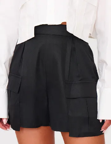 Pantaloni scurti PRETTYLITTLETHING, negru