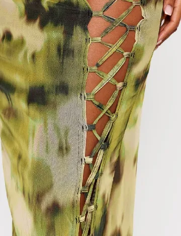 Fusta PRETTYLITTLETHING, verde