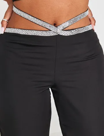 Pantaloni PRETTYLITTLETHING, negru