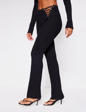 Pantaloni PRETTYLITTLETHING, negru