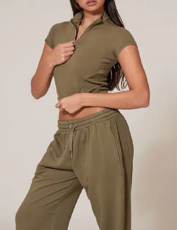 Top PRETTYLITTLETHING, verde