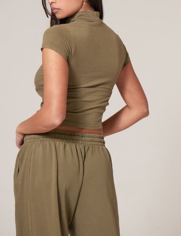 Top PRETTYLITTLETHING, verde