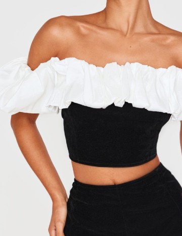 Top PRETTYLITTLETHING, negru