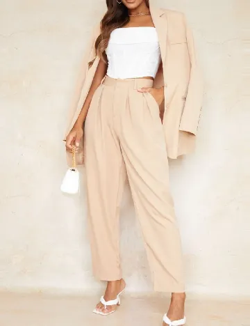 Top PRETTYLITTLETHING, alb