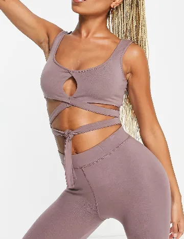 Top HIIT by ASOS, mov Mov