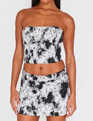 Top PRETTYLITTLETHING, alb/negru Alb