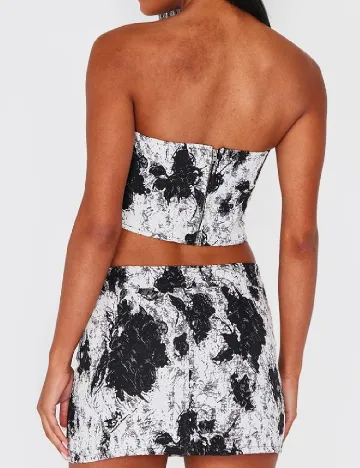 Top PRETTYLITTLETHING, alb/negru Alb