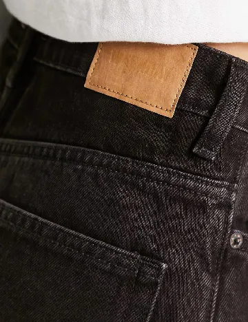 Pantaloni scurti Weekday, negru Negru