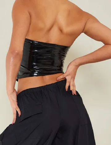 Top PRETTYLITTLETHING, negru Negru