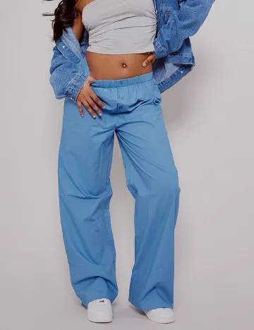 Pantaloni PRETTYLITTLETHING, albastru Albastru