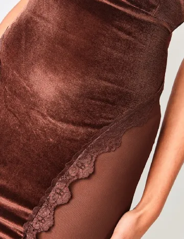 Rochie lunga PRETTYLITTLETHING, maro Maro