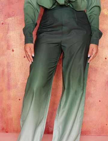 Pantaloni PRETTYLITTLETHING, verde