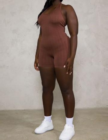 Salopeta PRETTYLITTLETHING, maro