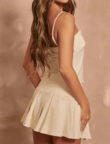 Top PRETTYLITTLETHING, crem