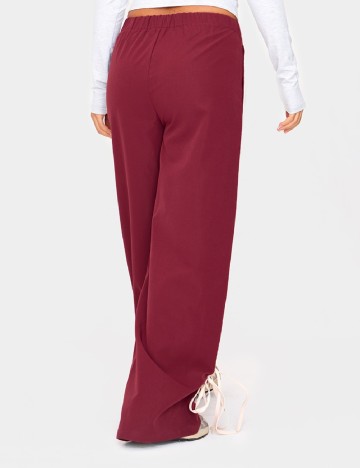 Pantaloni PRETTYLITTLETHING, grena
