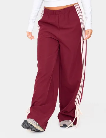 Pantaloni PRETTYLITTLETHING, grena