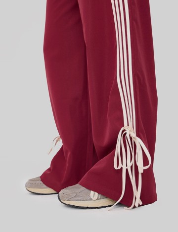 Pantaloni PRETTYLITTLETHING, grena