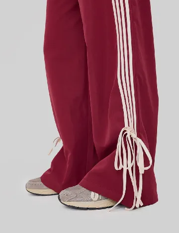 Pantaloni PRETTYLITTLETHING, grena