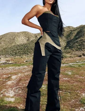 Top PRETTYLITTLETHING, negru