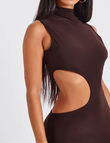 Rochie lunga PRETTYLITTLETHING, maro