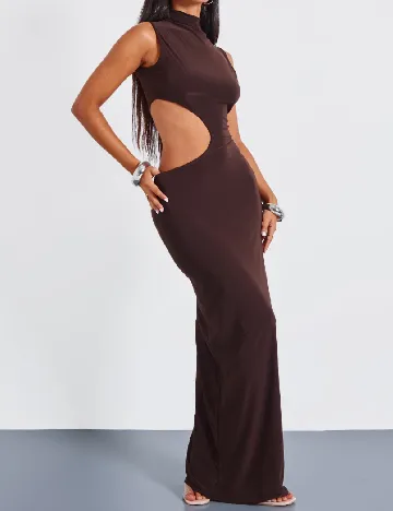 Rochie lunga PRETTYLITTLETHING, maro